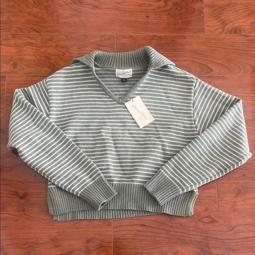 NWT Universal Thread Green Knit V Neck Sweater